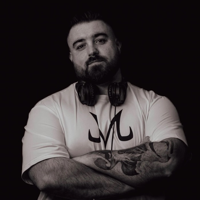 Retrato de Vityglopz con auriculares de DJ